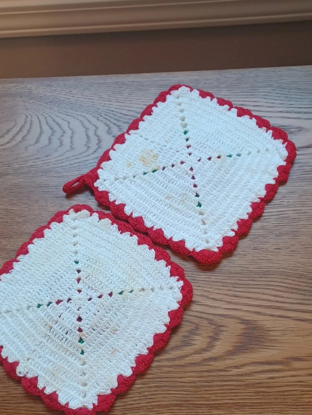 2 VINTAGE POT HOLDERS